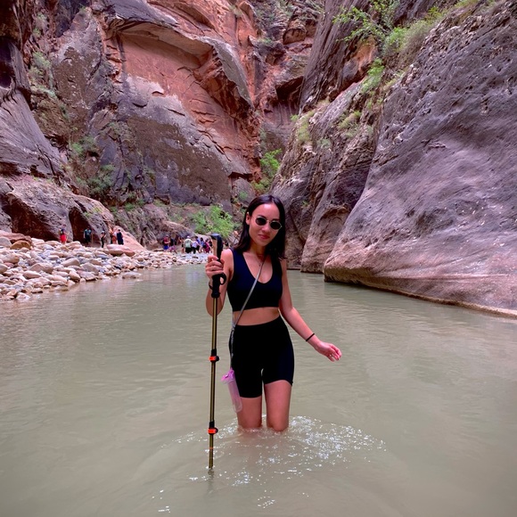 Meet Your Posher - Picture 3 of 4